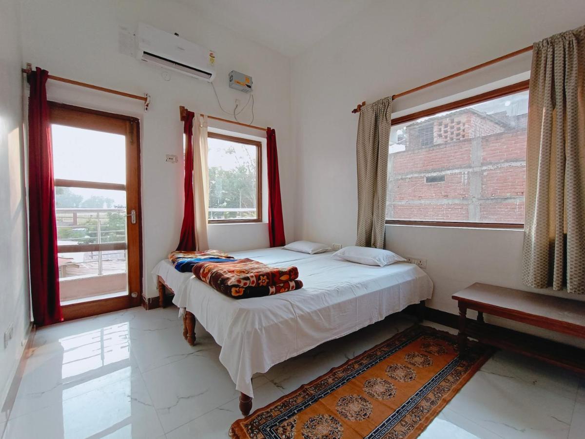 The Gupta Guest House Bodhgaya Bagian luar foto