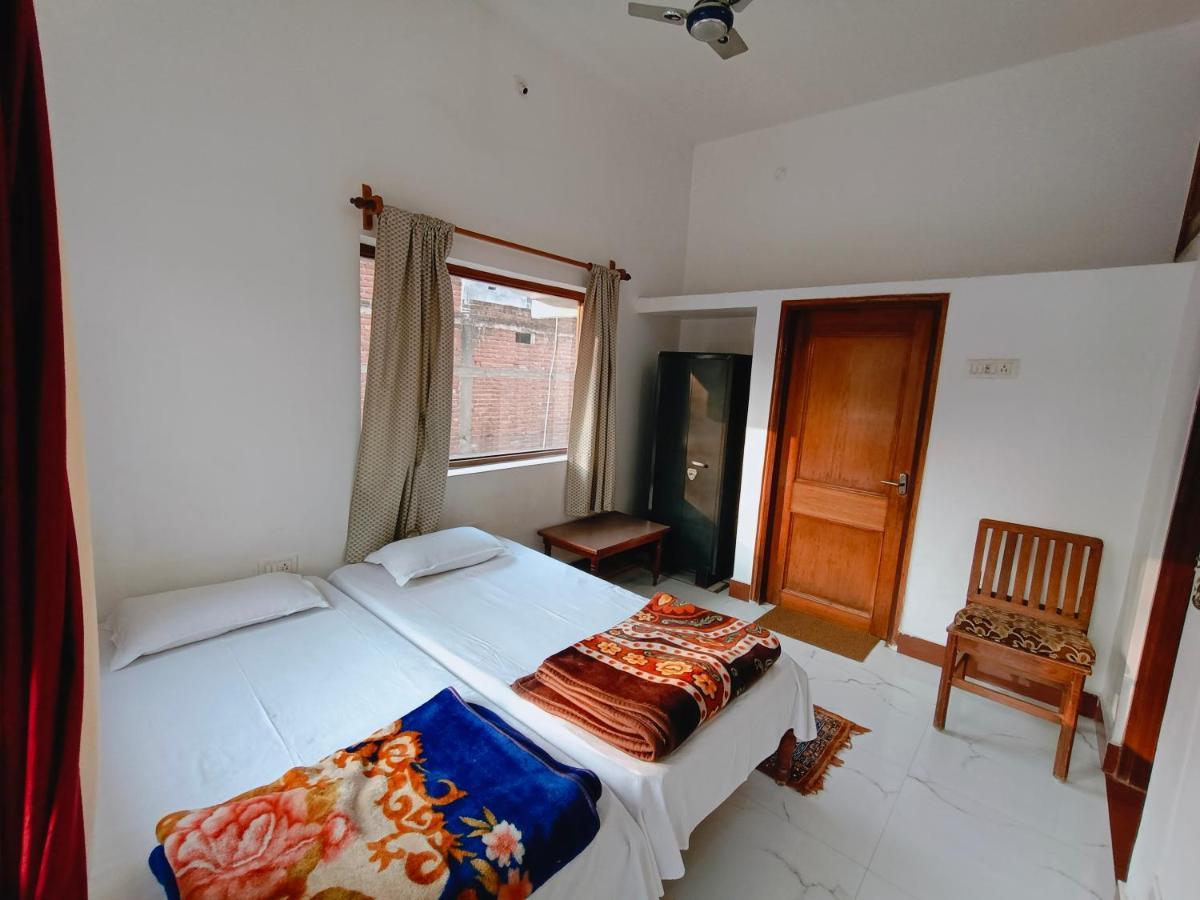 The Gupta Guest House Bodhgaya Bagian luar foto