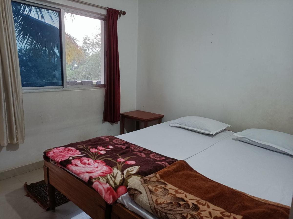 The Gupta Guest House Bodhgaya Bagian luar foto