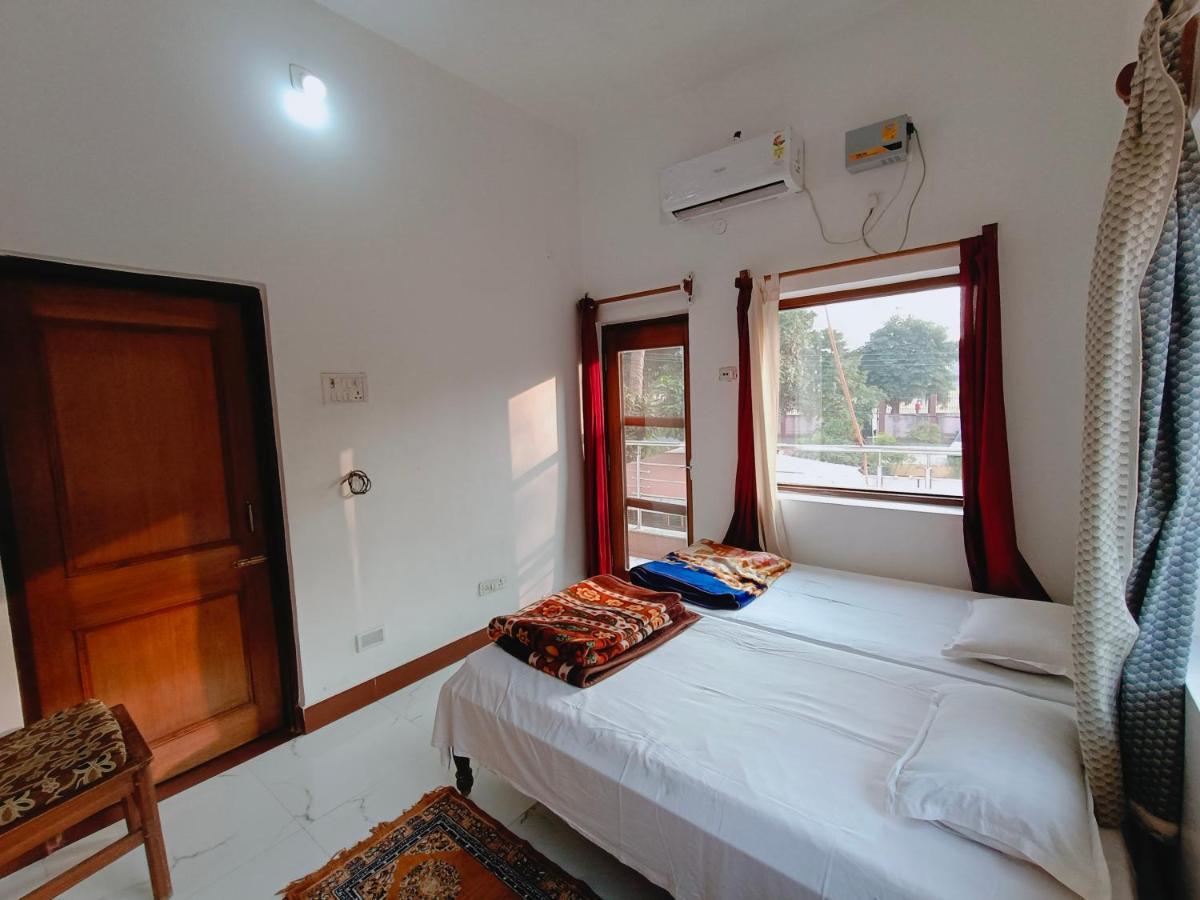 The Gupta Guest House Bodhgaya Bagian luar foto