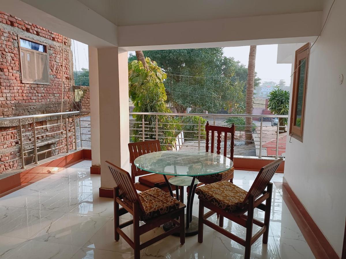 The Gupta Guest House Bodhgaya Bagian luar foto