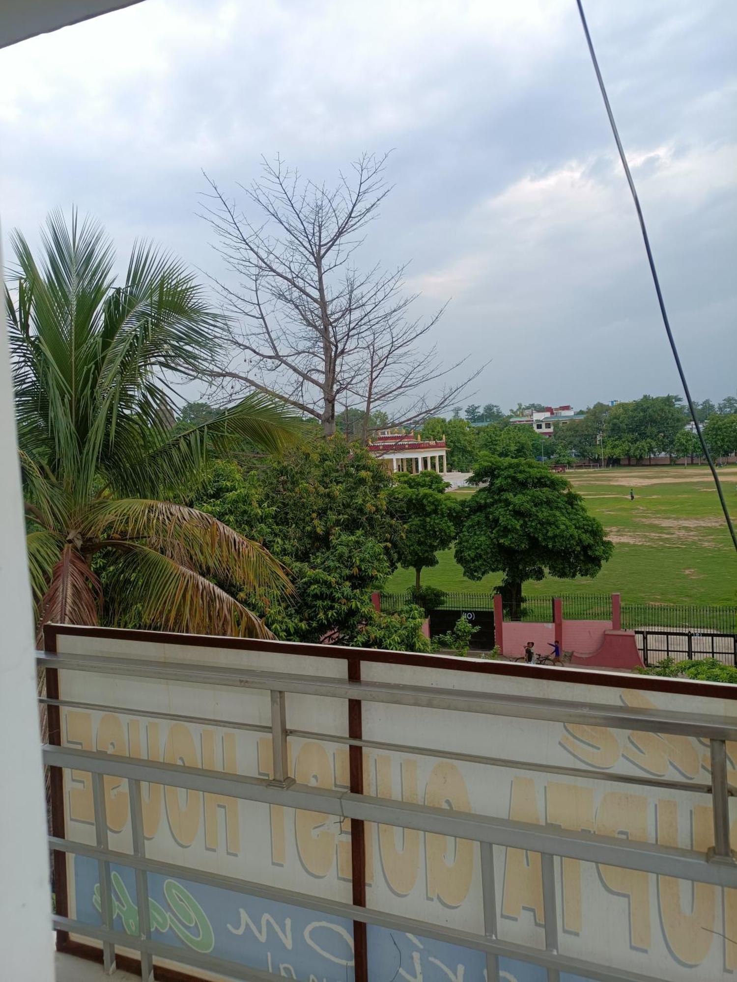 The Gupta Guest House Bodhgaya Bagian luar foto