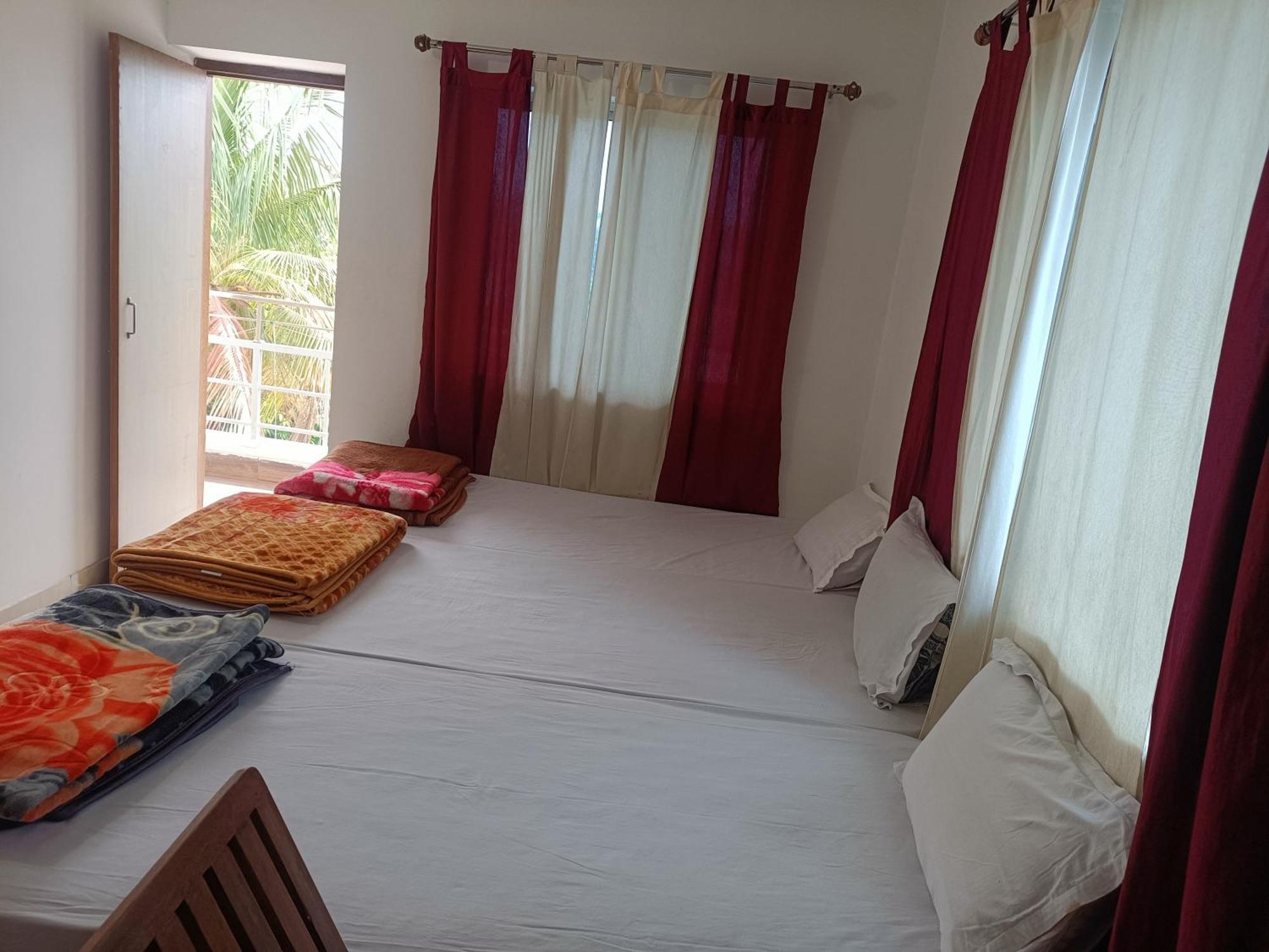 The Gupta Guest House Bodhgaya Bagian luar foto