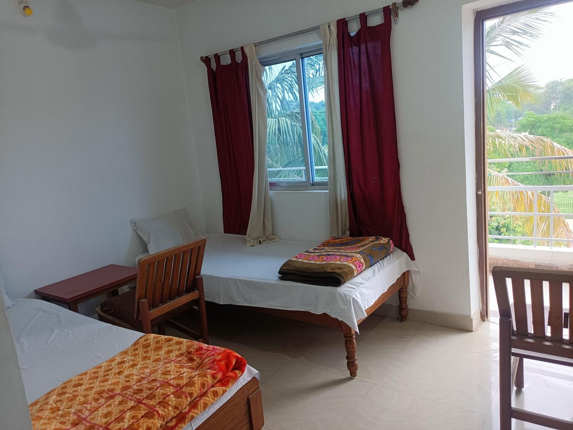 The Gupta Guest House Bodhgaya Bagian luar foto