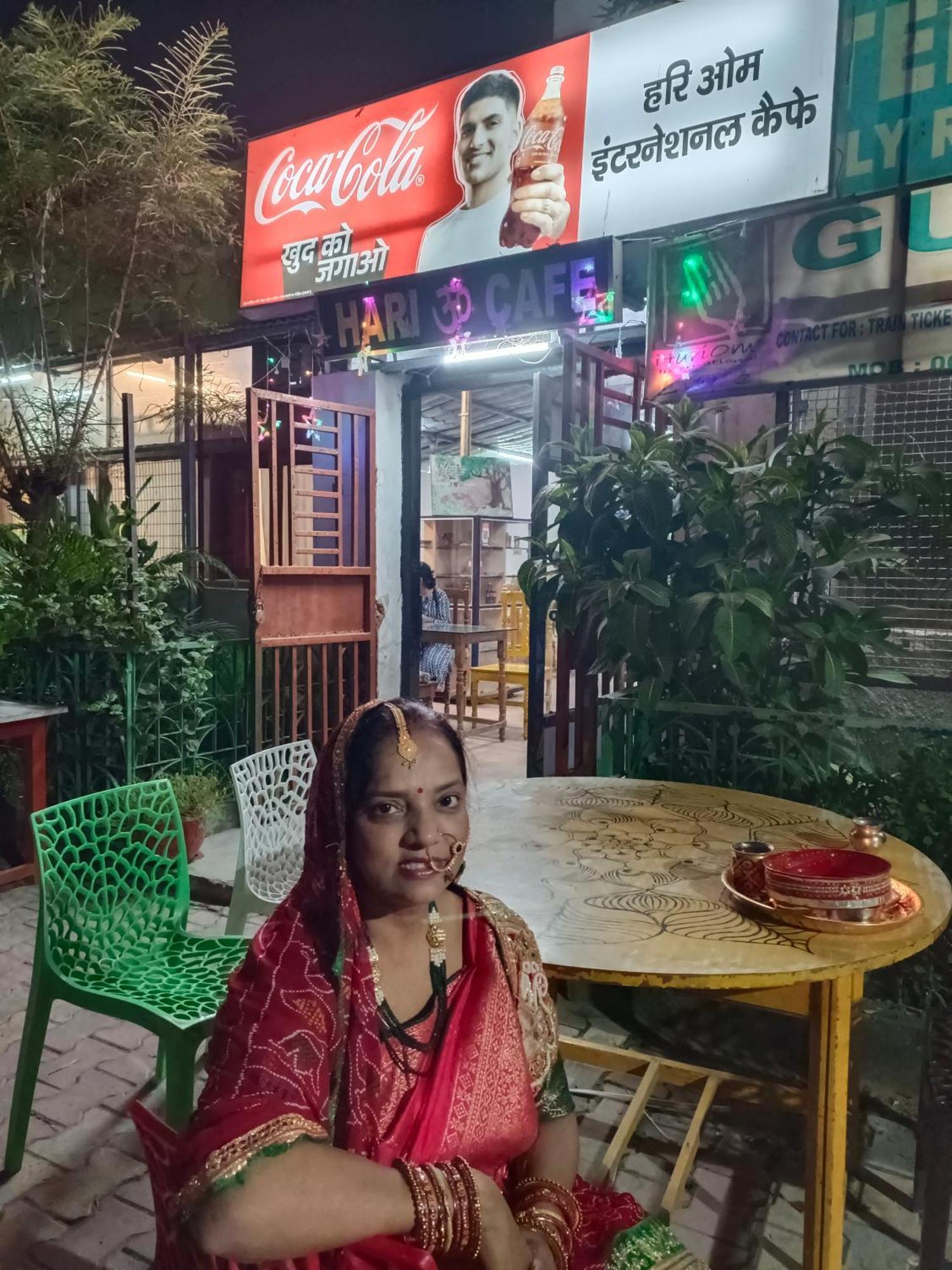 The Gupta Guest House Bodhgaya Bagian luar foto